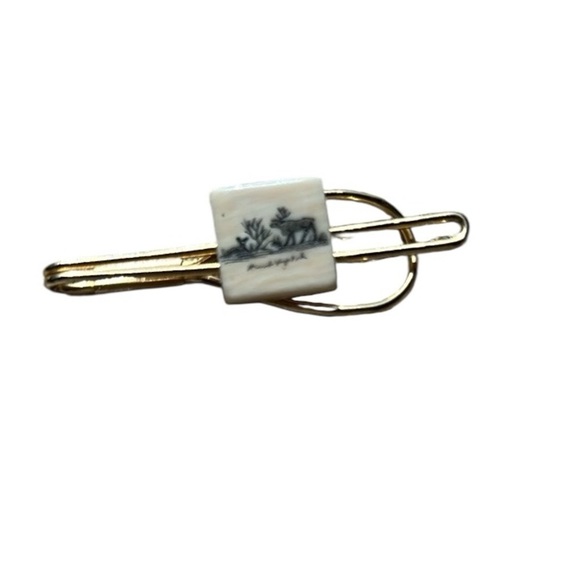 Vintage Alaskan Carved Gold and Cream Tie/Scarf Clip with Elk wildlife scene - Picture 4 of 5